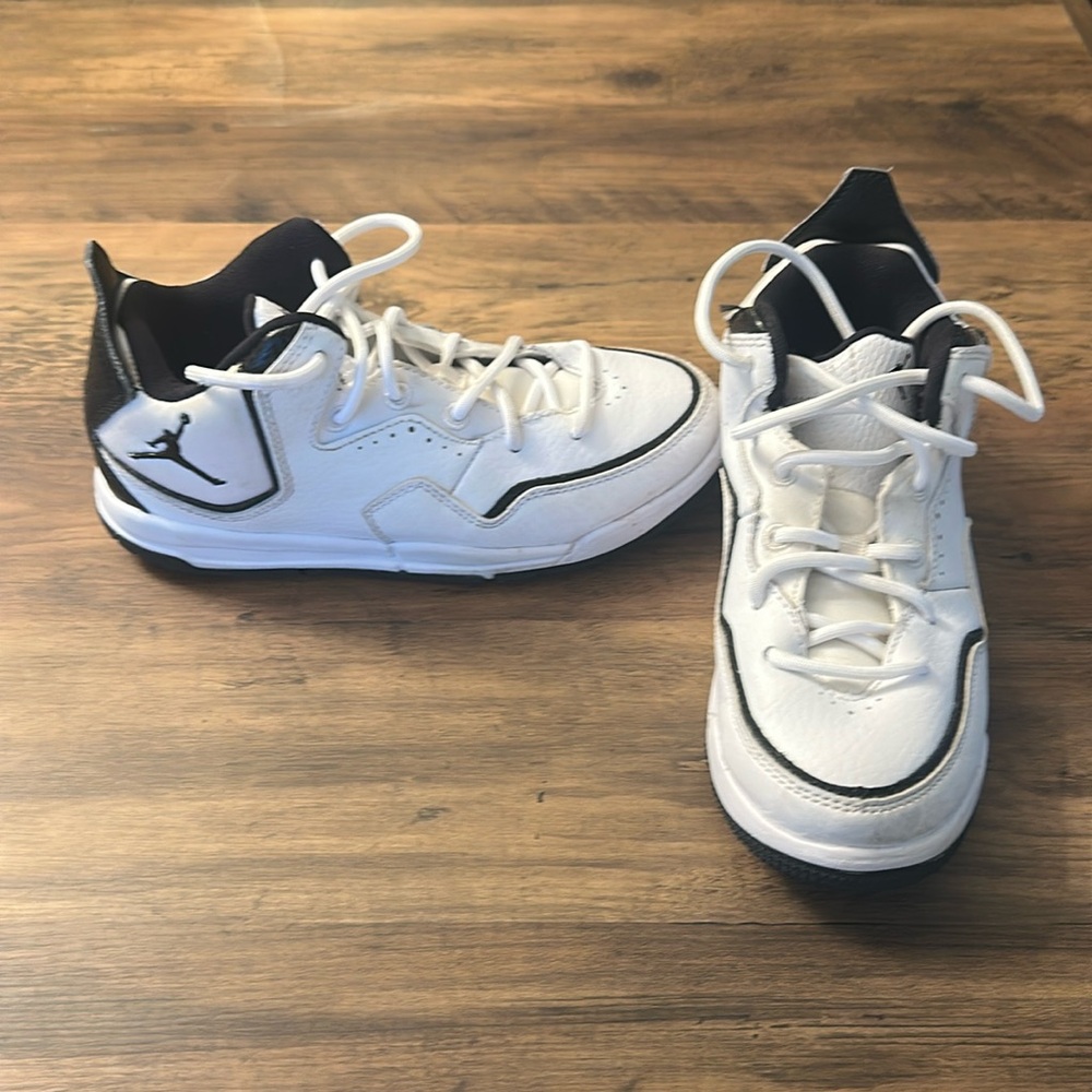 Nike Boys Air Jordan Courtside 23 AQ7734-104 White Basketball Shoes Sneakers 1Y